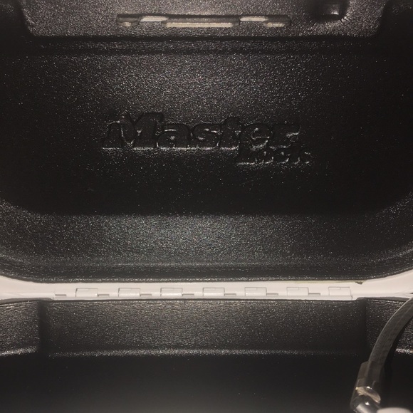Master Lock No 5900DWHT Portable Personal Safe - Picture 4 of 7